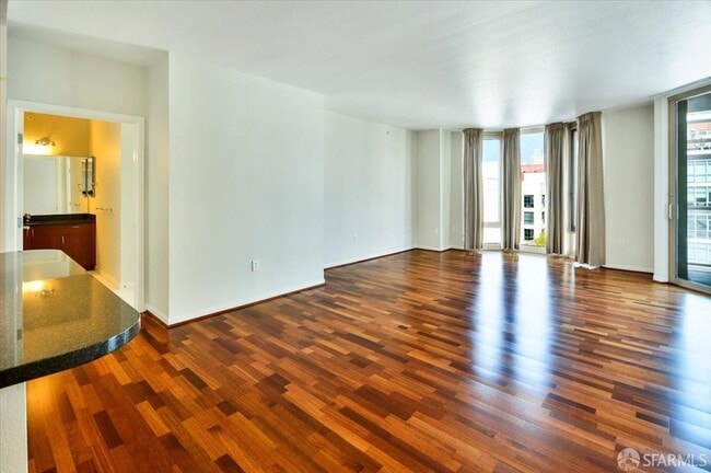 Photo - 88 King St Unit 619