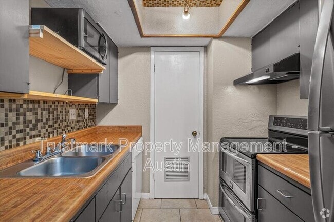 Building Photo - 2600 Penny Ln Rental