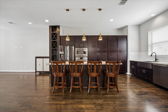 Photo - 1613 Crockett St