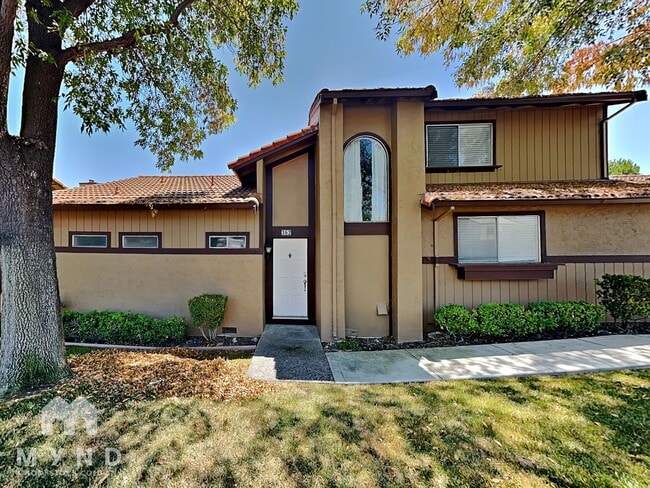 Photo - 362 Via Primavera Dr House
