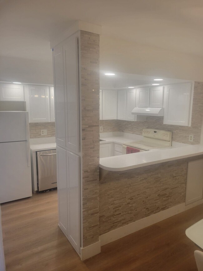 Photo - 570 N Tropic Ln