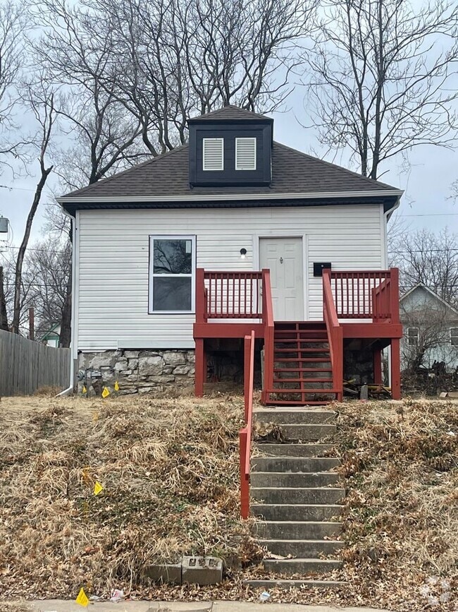 Building Photo - Remodeled 2 Bed/1 Bath home off 23rd!