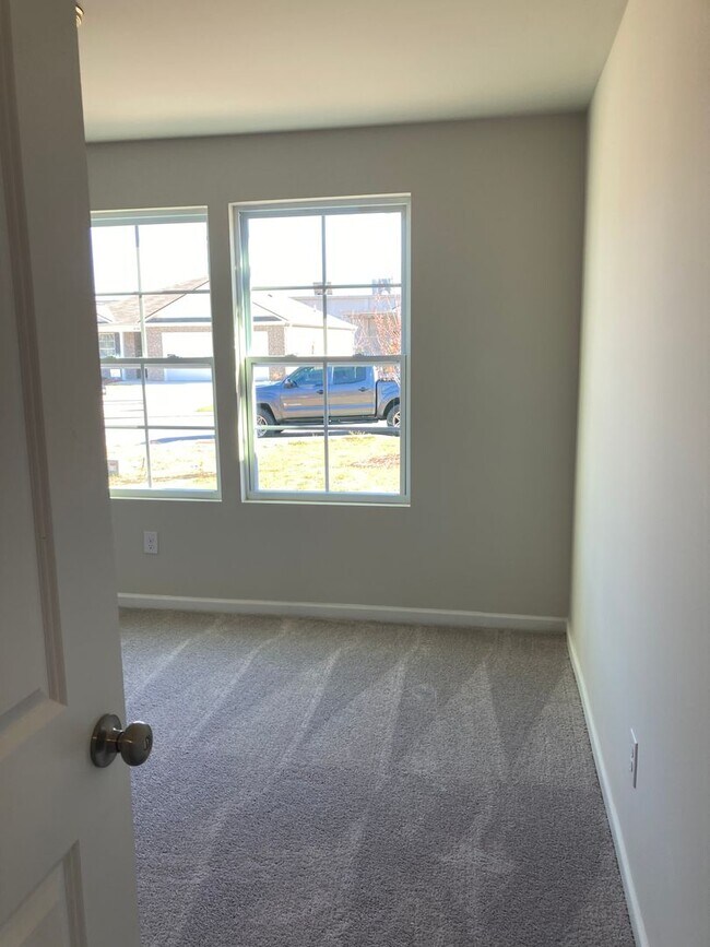 Photo - 407 Kensington Ln