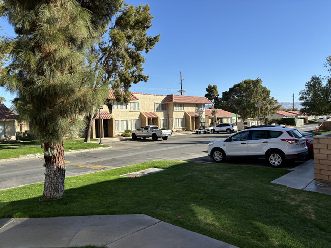 2-Story, 2-Bedroom Condo Available for Rent - 2-Story, 2-Bedroom Condo Available for Rent Unidad #66 Abbot