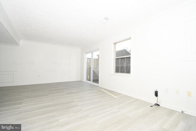 Photo - 8635 Union Pl