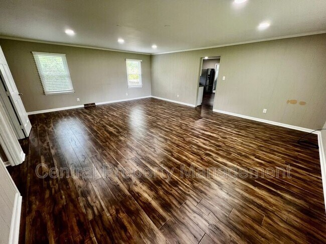 Photo - 103 Newman Dr
