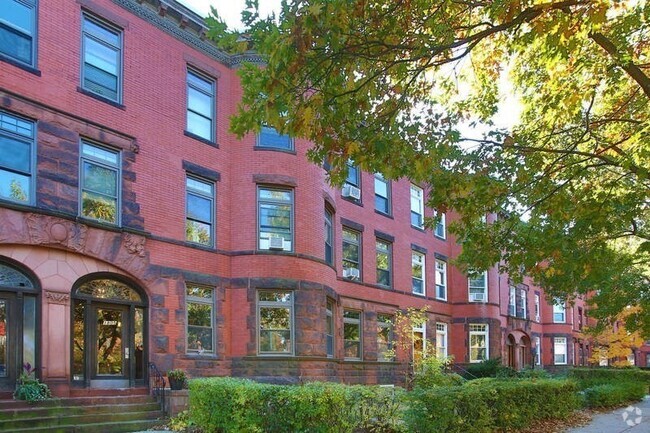 Building Photo - 1805 Beacon St Unit 2 Rental