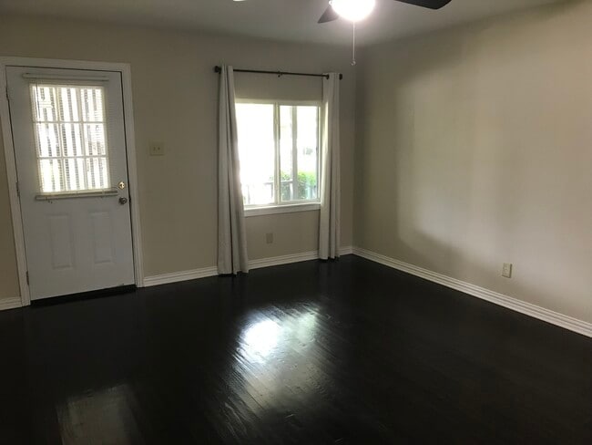 Photo - 823 Jackson St