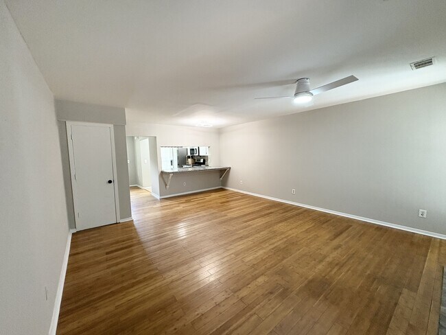 6646 Wellington Square