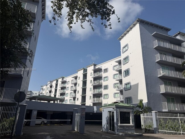 Building Photo - 2415 NW 16th St Rd Unit 207-1