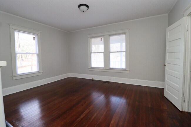 Photo - 4910 Colonial Dr