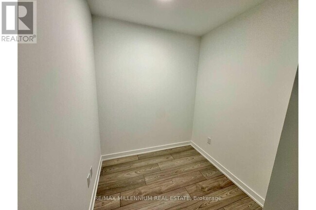 Photo - 1007 The Queensway Unité 814