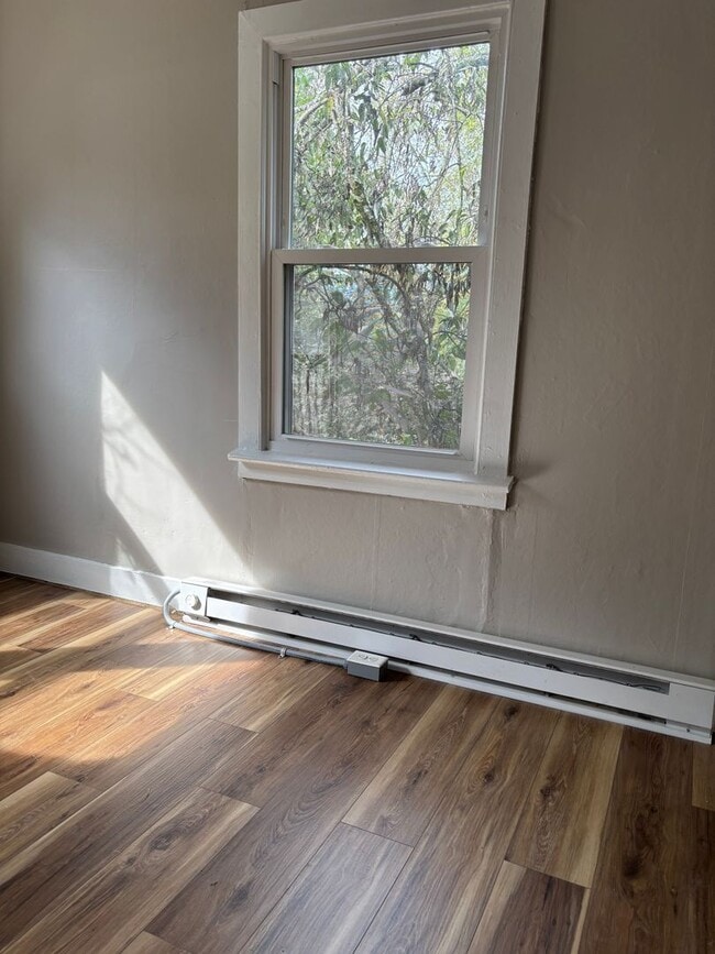 Photo - One Bedroom Duplex in Red Bank TN; Water &...