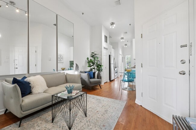 Building Photo - 420 Monroe St Unit 4L Rental