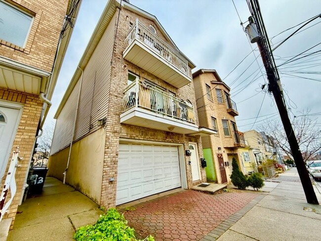 Building Photo - 45 Terhune Ave