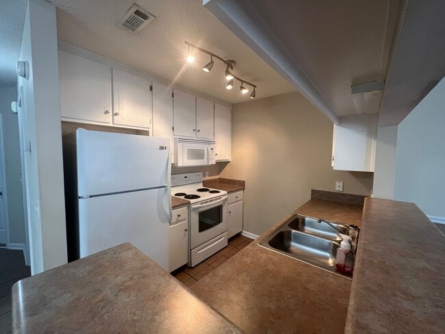 Photo - 205 Wakefield Way Unidad 1