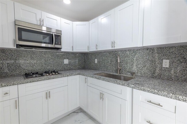 Building Photo - 1101 NW 14th Ct Unit #2