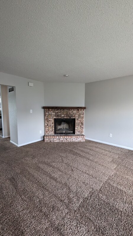 Photo - 204 NE Cedar Ct