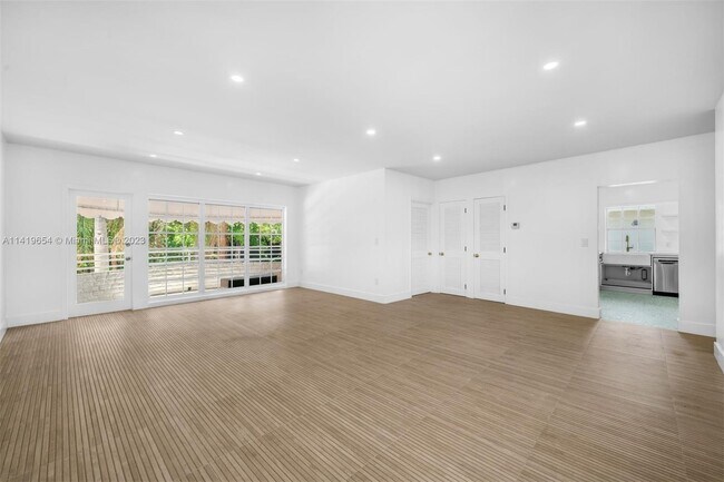 Photo - 60 Park Dr Unidad D