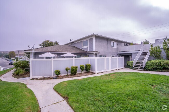 Building Photo - Saugus Townhome For Rent In Bouquet Canyon...