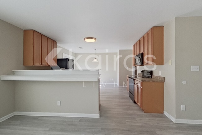 Photo - 100 Farmington Dr