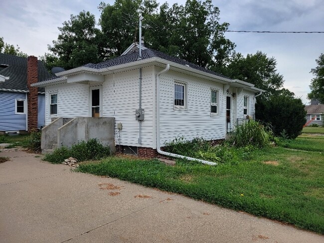 Building Photo - 1404 5th St Rental