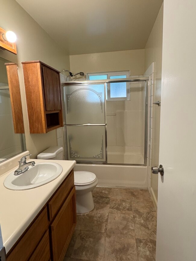 Bathroom - 3139 Turner St Unit D