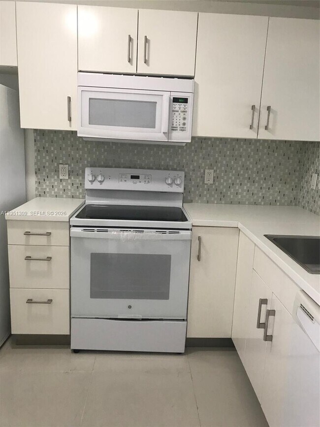 Photo - 842 NE 209th St Unit 105-37