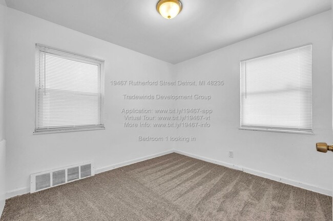 Photo - 19467 Rutherford St