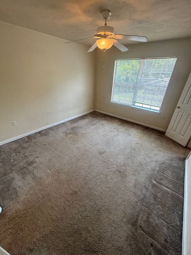 Photo - Awesome 3x3 Townhouse with Private Driveway!
