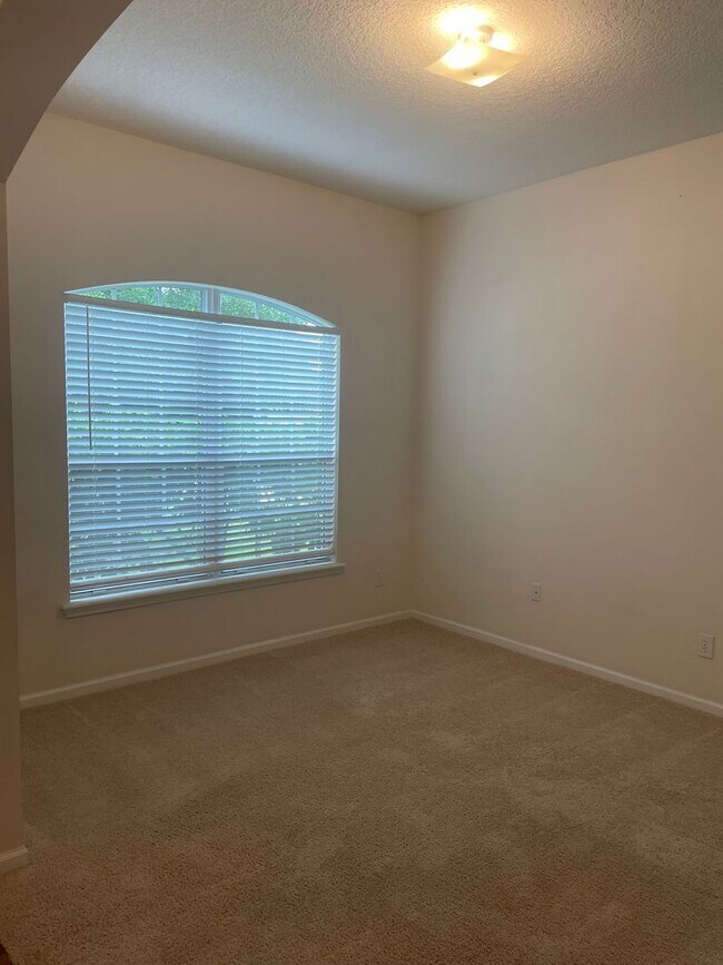 Photo - Spacious 4/2 in Desirable Jullington Creek!