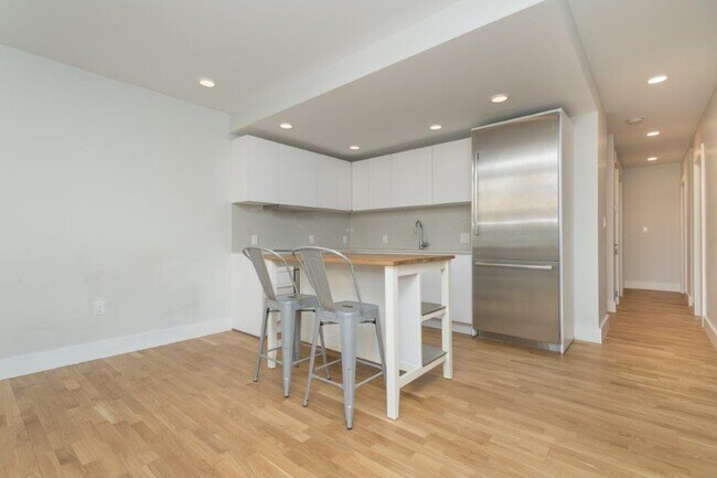 330 Harvard St Unit 1R