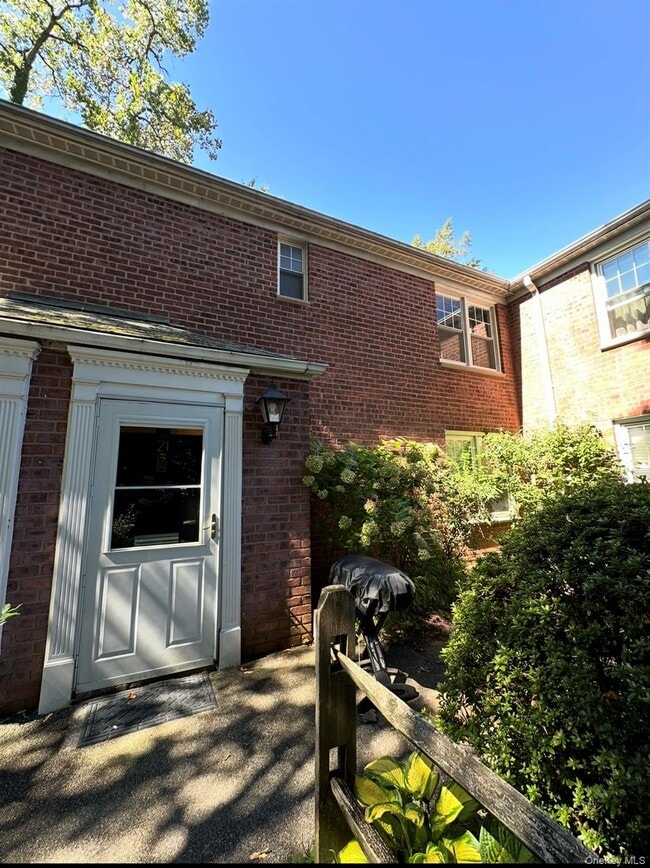 Building Photo - 100 Cedar St Unit A21