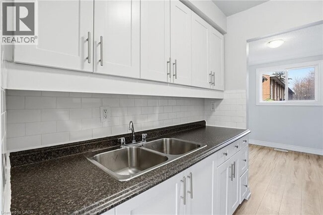 Photo - 125 Limeridge Rd W