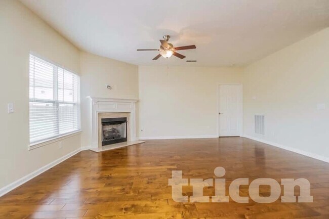 Photo - 1011 Middleton Ln