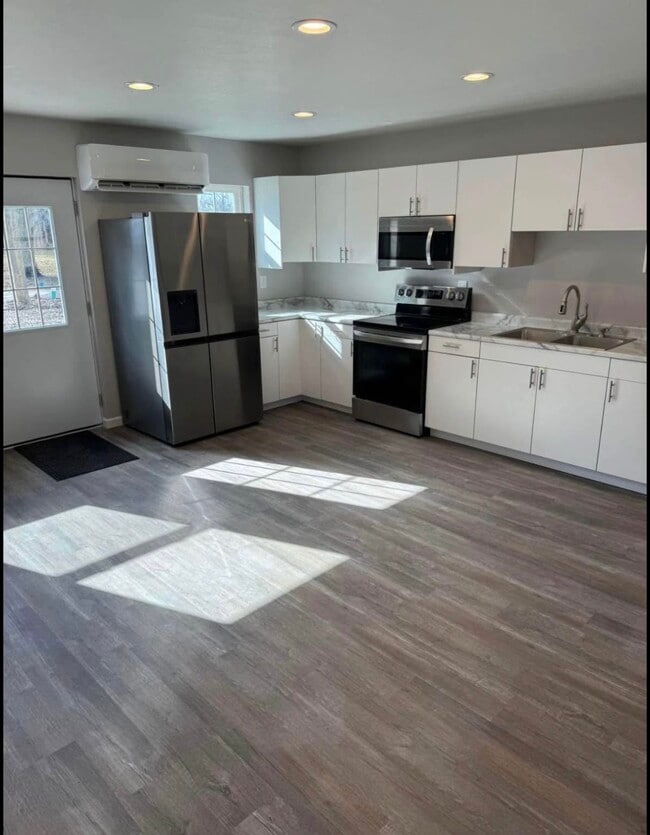 Building Photo - Jasonville Unit 3