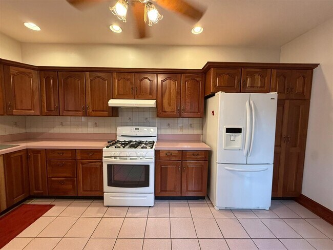 Photo - 25 Putnam St