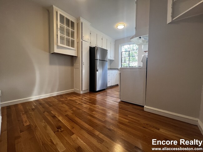 Building Photo - 105 Longwood Ave Unit 91-6