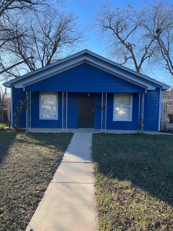 Photo - 622 Luxton St