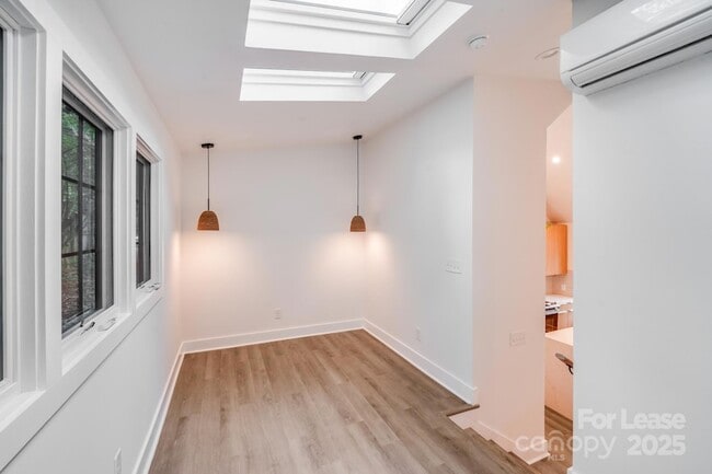 Photo - 465 W Worthington Ave