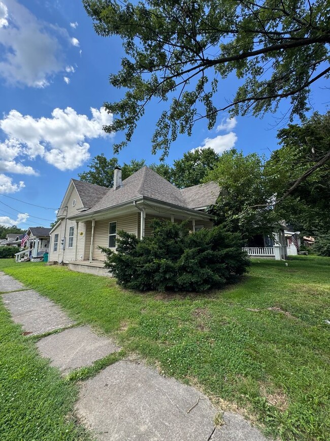 Building Photo - Cozy 1 bedroom duplex for rent! Rental