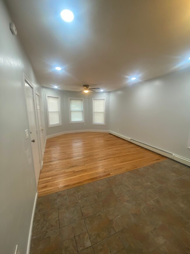 Building Photo - 647 Walk Hill St Unit 2 Rental