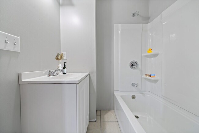 Photo - 12 Shamrock St