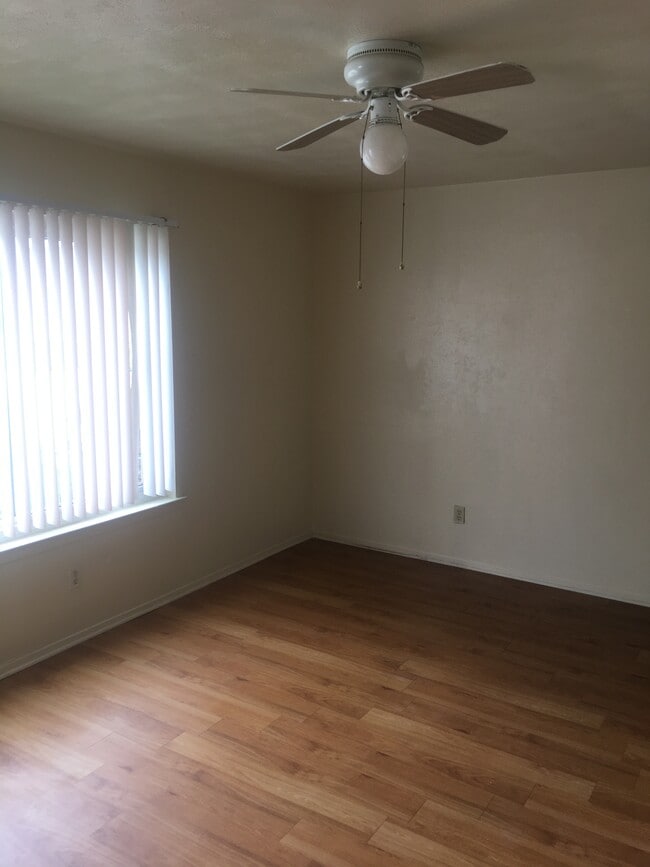 Photo - Hampshire Apartments