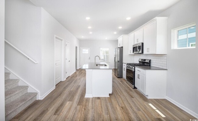 Photo - 283 Ferretti St