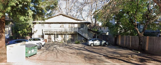 Building Photo - 415 Maple St Unit 415 Maple Street #D