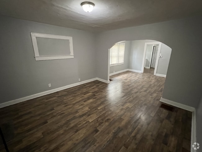 Building Photo - 451 W 28th St Rental