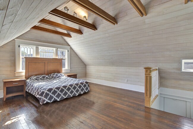 Photo - 1517 Comox St Unit 2