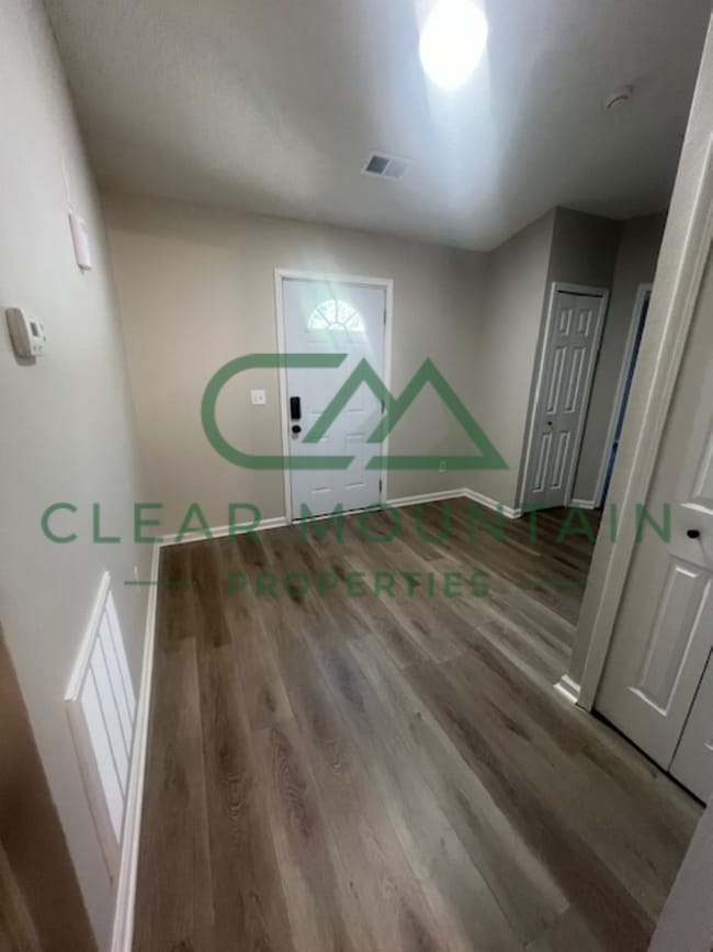 Photo - Modern Updates! 3 Bed/2 bath Single Family Home! Unidad 1 EC