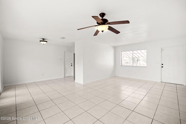 Photo - 983 Tacaro Ave SE